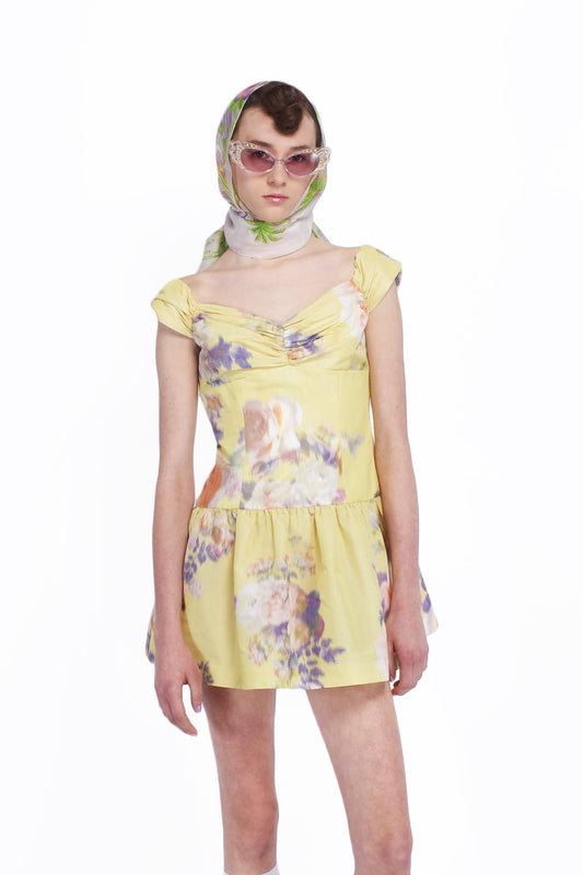 The Cabbage Rose Taffeta Sweetheart Dress brings romance with its soft cabbage rose florals