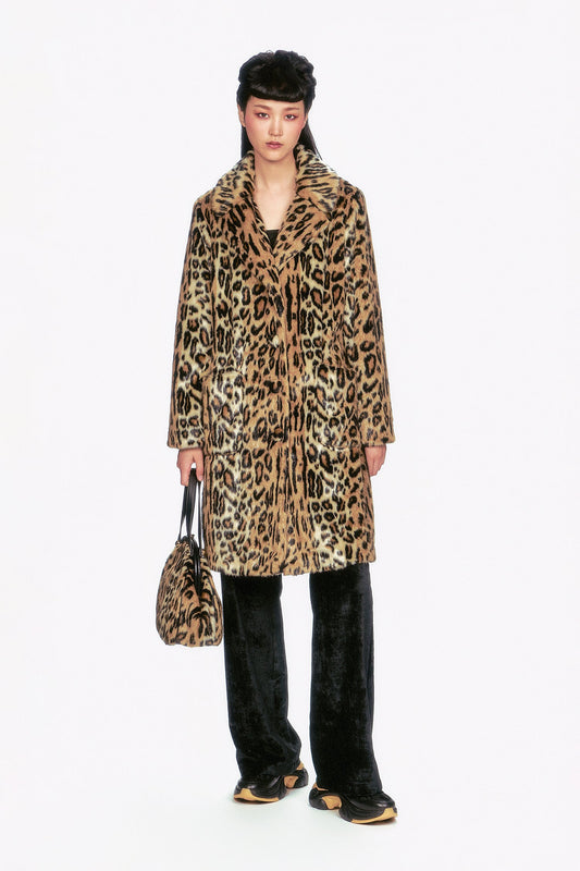 This Faux Leopard Coat Caramel channels iconic leopard print through a modern lens
